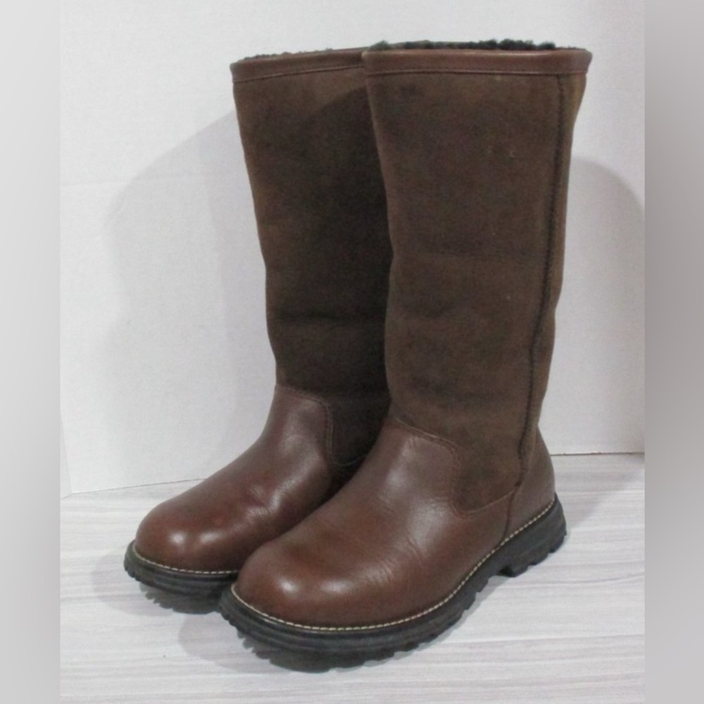 UGG BROOKS TALL BROWN SHEEPSKIN LEATHER BOOTS.